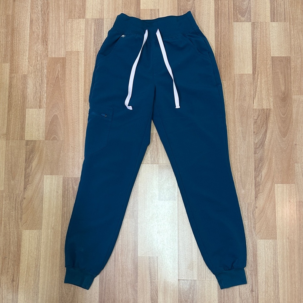 Figs XXS Greenish Scrubs